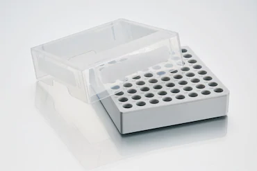艾本德儲存盒 8 × 8, 可放置 64  個試管， 1  –  2  mL，3  件，高 53  mm，2  英寸，聚丙烯材料，可耐受最低 -86  °C，可高溫高壓滅菌，帶蓋子并具有數(shù)字字母標(biāo)識